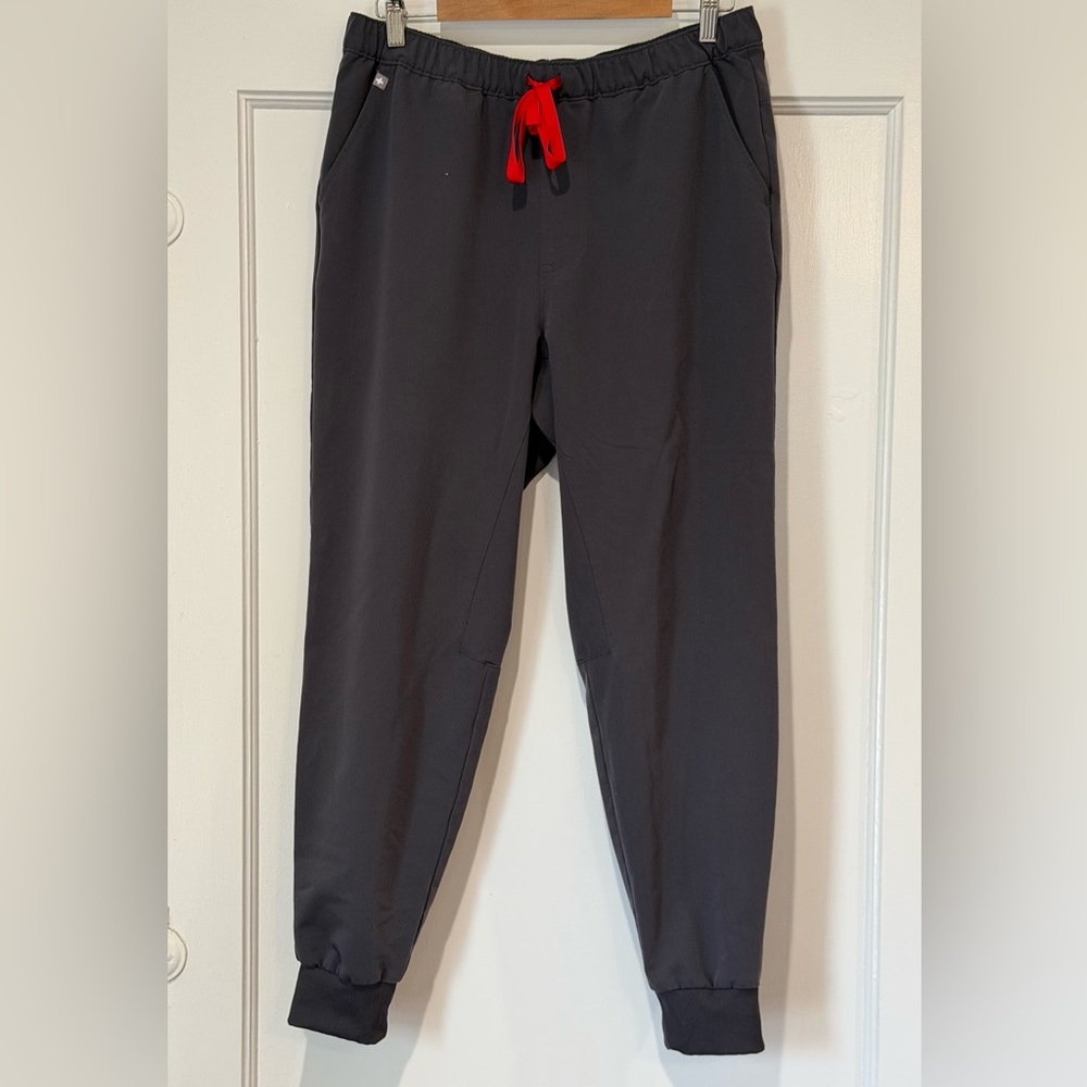 Figs Tansen Joggers
Grey
Size Larger
